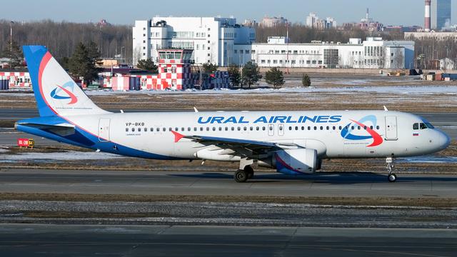 VP-BKB:Airbus A320-200:Уральские авиалинии